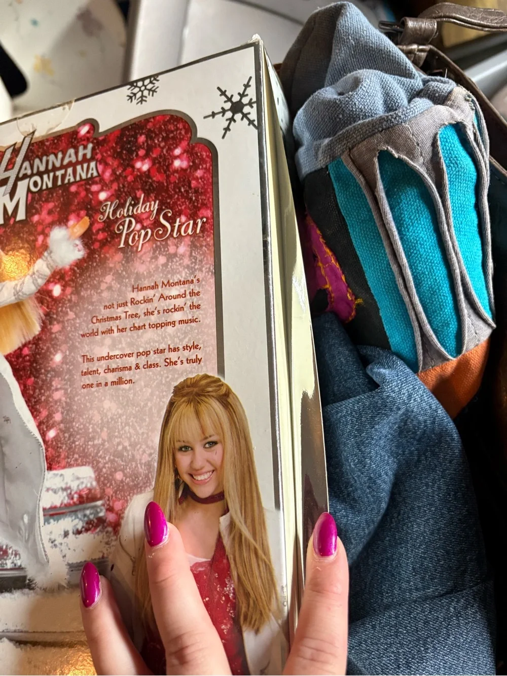 Disney Holiday Pop Star Hannah Doll - White Coat, Red Top